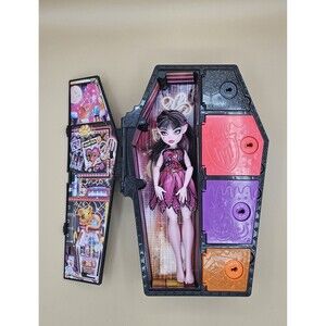 Monster High Draculaura Doll with Coffin Playcase Storage